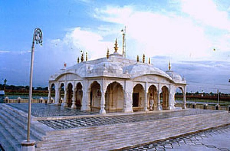 चित्र:Jal-Mandir-Pawapuri.jpg