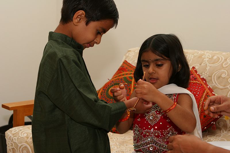 चित्र:Raksha-Bandhan-2.jpg