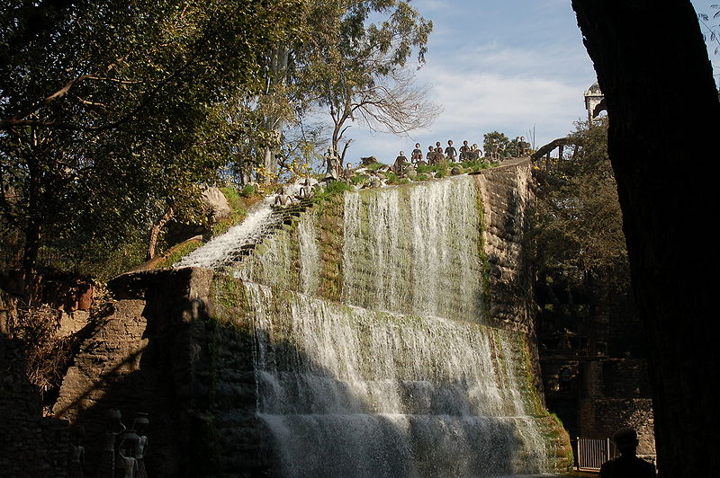 चित्र:Chandigarh-Rock-Garden-2.jpg