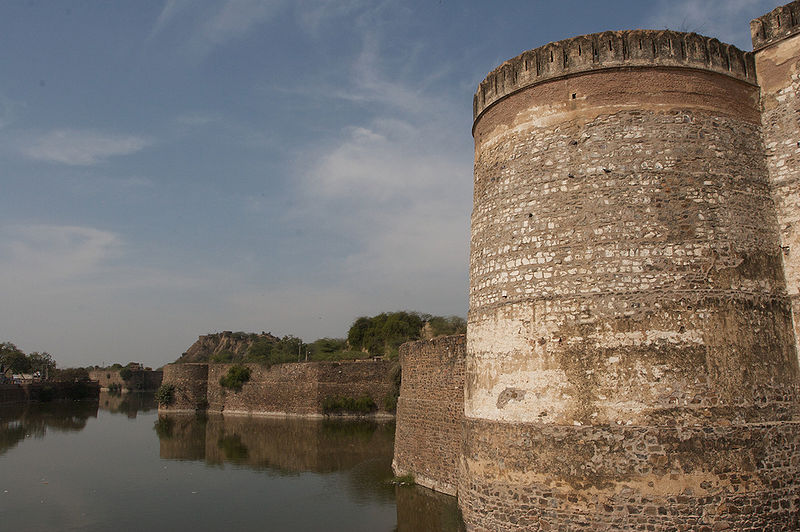 चित्र:Iron-Fort-Bharatpur.jpg