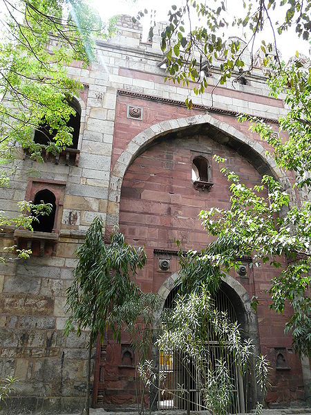 चित्र:Khuni-Darwaza-1.jpg