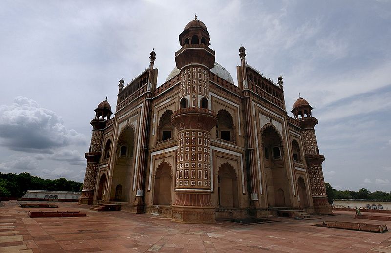चित्र:Tomb-of-Safdarjung-1.jpg