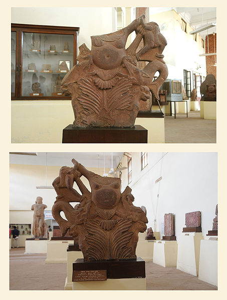 चित्र:Lion-Palm-Yaksha-Capitol.jpg