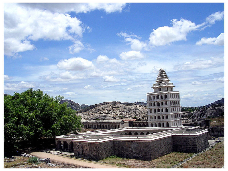 चित्र:Gingee-Fort-2.jpg