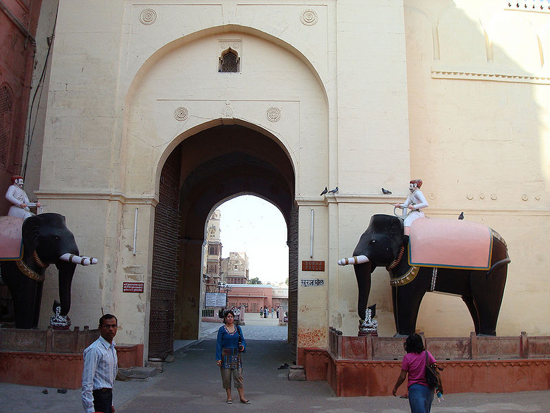 चित्र:Suraj-Pol-Bikaner.jpg
