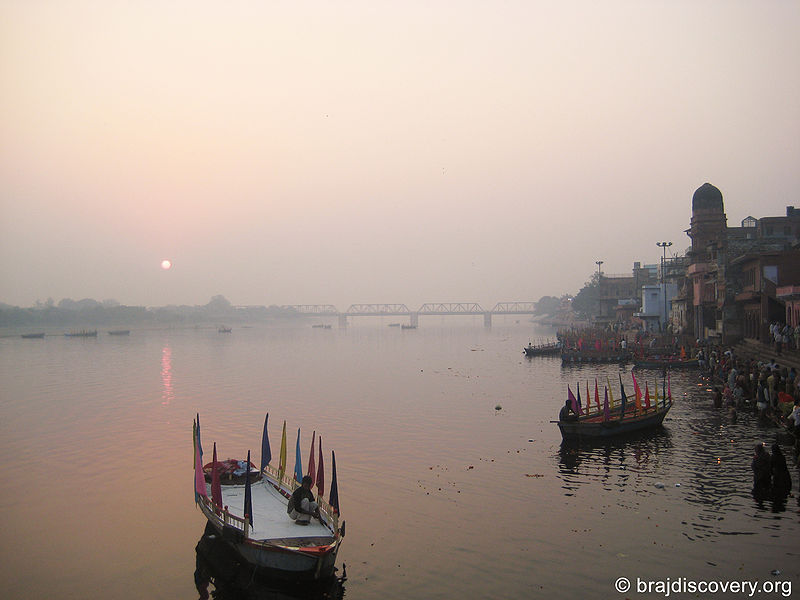 चित्र:Ghats-of-Yamuna-1.jpg