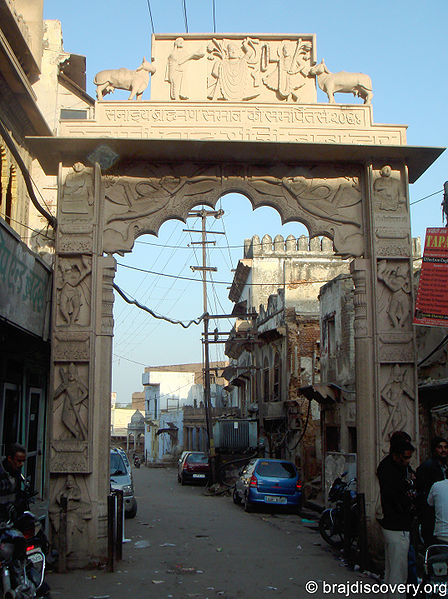 चित्र:Swami-Ghat-Mathura-Uttar-Pradesh-1.jpg
