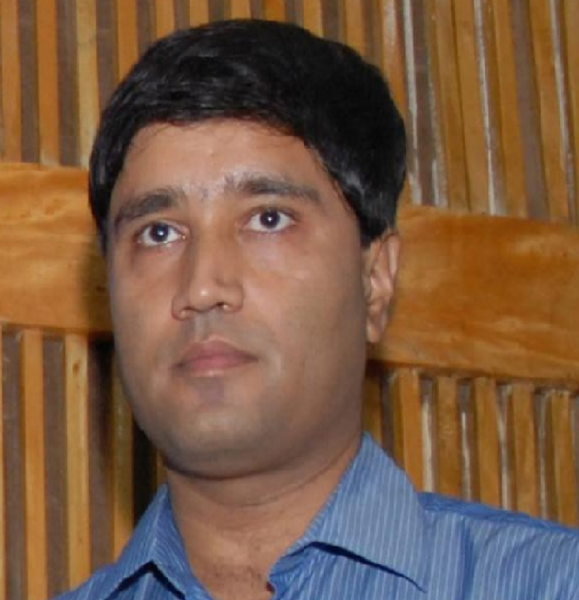 चित्र:Sanjiv-Chaturvedi.png