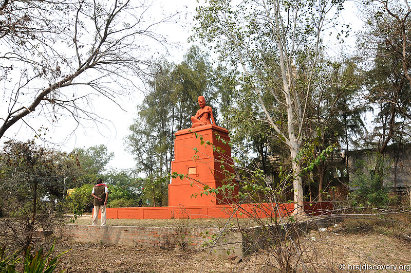 चित्र:Surdas Surkuti Sur Sarovar Agra-7.jpg