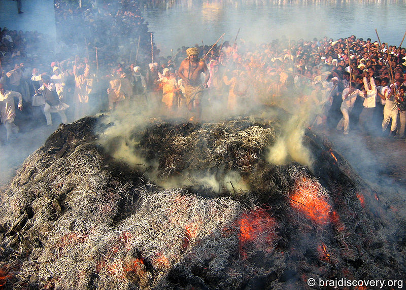 चित्र:Holi Phalen Mathura.jpg