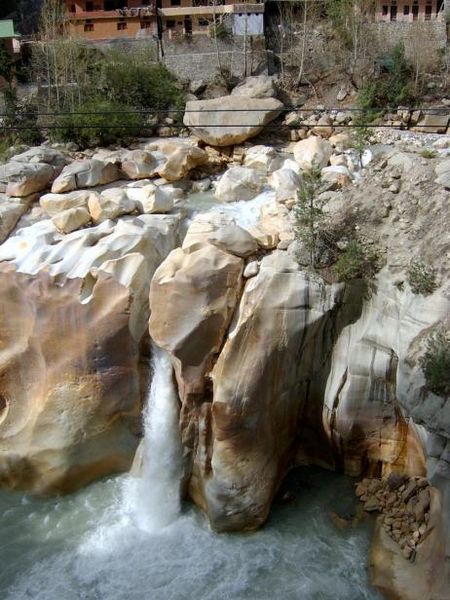 चित्र:Garwhal-Gangotri-Waterfall.jpg
