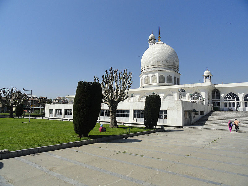 चित्र:Hazratbal-Mosque.jpg