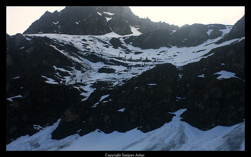 चित्र:Roopkund-Lake-1.jpg