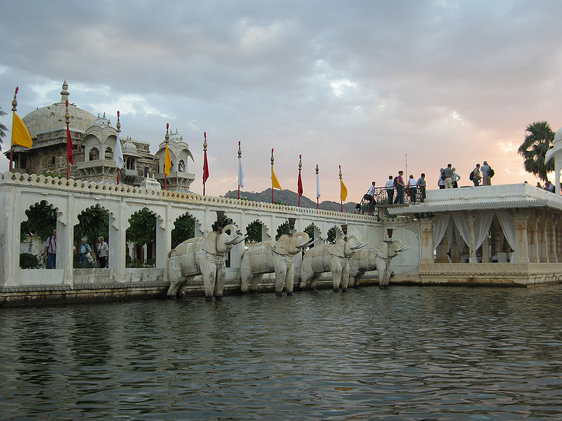 चित्र:Lake-Palace-1.jpg