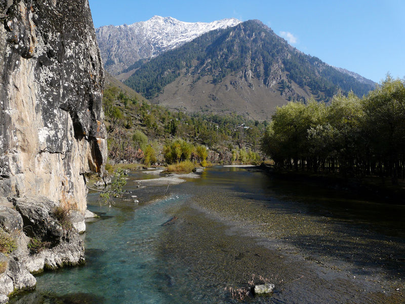 चित्र:Betab-Valley-Kashmir.jpg