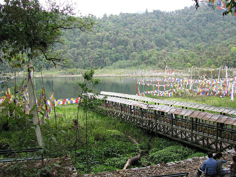 चित्र:Khecheopalri-Lake.jpg