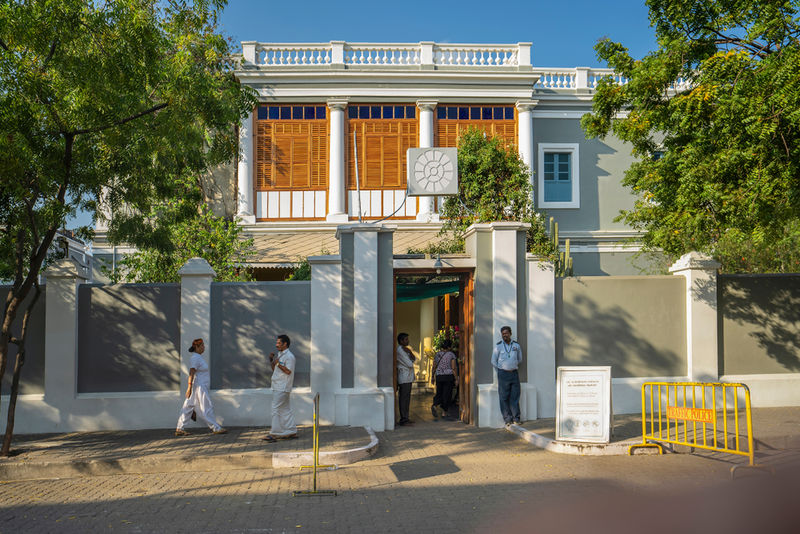 चित्र:Sri-Aurobindo-Ashram-Puducherr.jpg