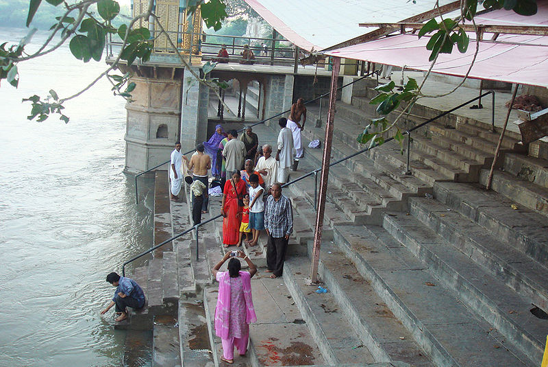 चित्र:Gokul-Ghat-2.jpg