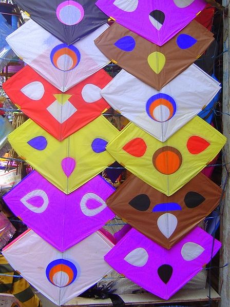 चित्र:Kites-2.jpg