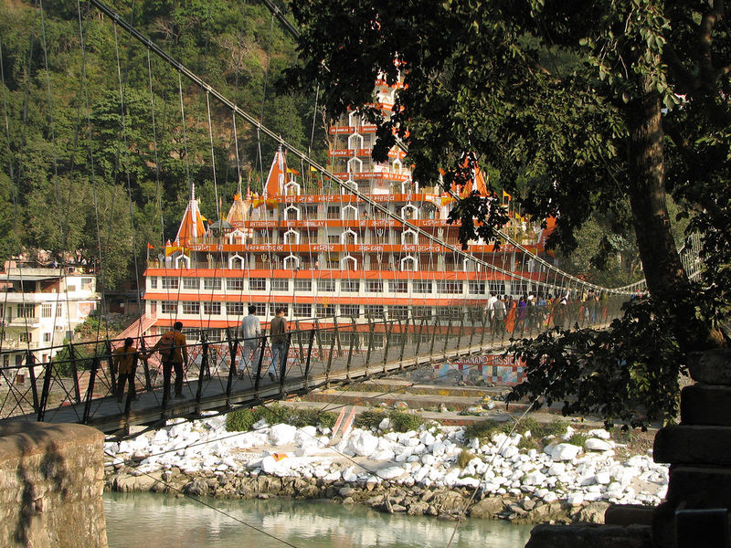 चित्र:Lakshman-Jhula-4.jpg