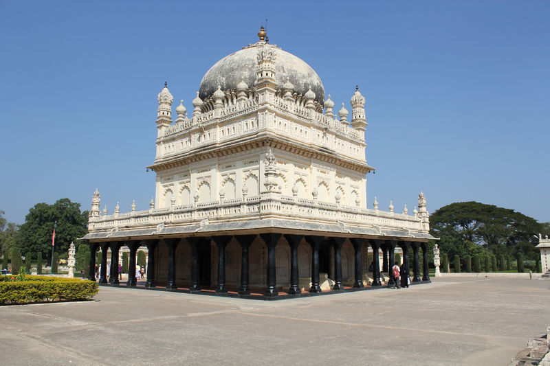 चित्र:Gumbaz-Srirangapatnam.jpg