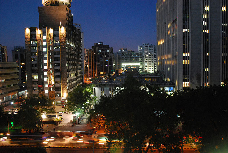 चित्र:Connaught-Place-Delhi-1.jpg