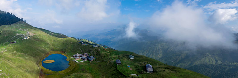 चित्र:Prashar Lake-6.jpg