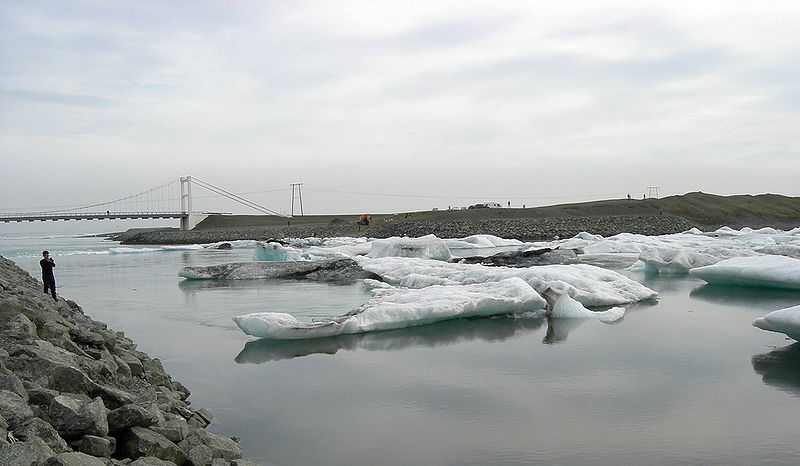 चित्र:Glacier-3.jpg