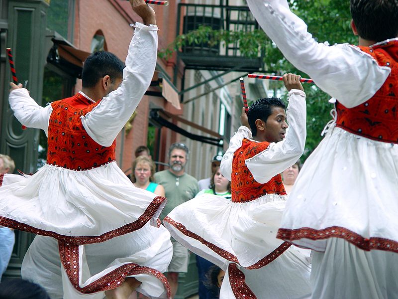 चित्र:Dandiya-Raas-Gujarat-3.jpg