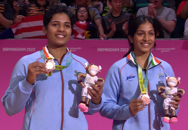चित्र:Treesa-Jolly-and-Gayatri-Gopichand.jpg