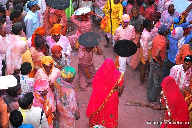 चित्र:Lathmar-Holi-Barsana-Mathura-17.jpg