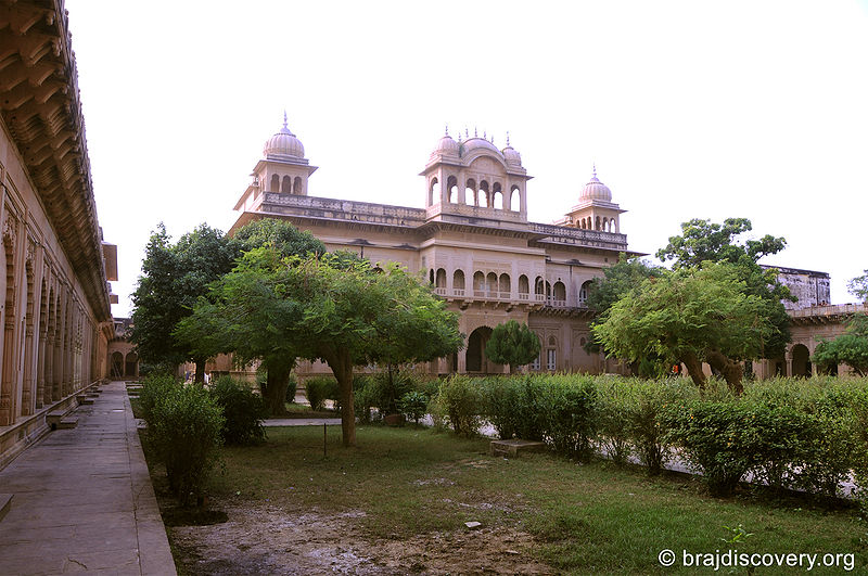 चित्र:Jaipur-Temple-Vrindavan-1.jpg