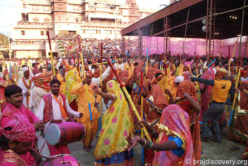 चित्र:Krishna Janm Bhumi Holi Mathura 13.jpg