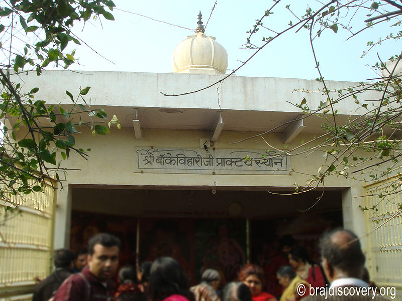 चित्र:Banke-Bihari-Nidhivan-Vrindavan.jpg