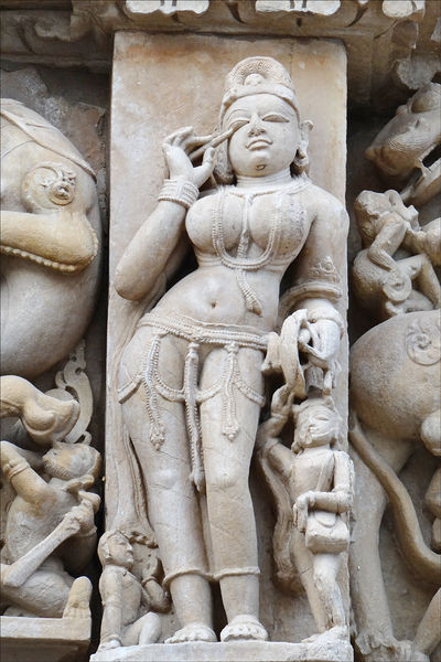 चित्र:Parsvanath-Temple-Khajuraho-1.jpg