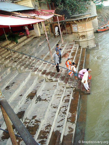 चित्र:Gokul Ghat-3.jpg