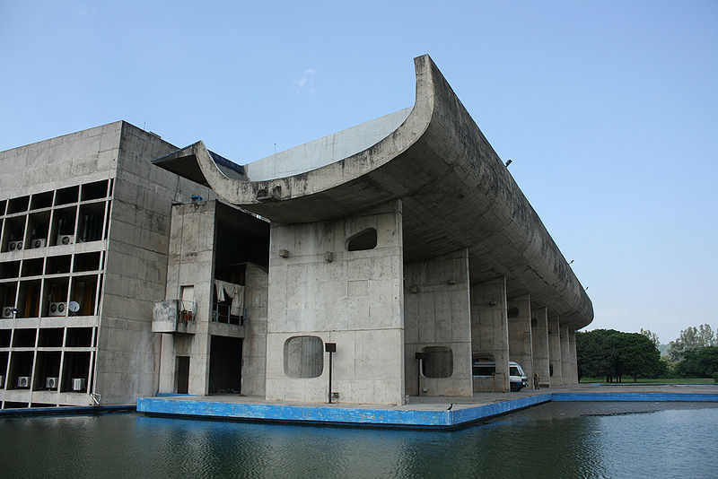 चित्र:Le-Corbusier's-Assembly-Chandigarh.jpg