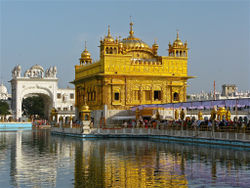 अमृत स्थित स्वर्ण मंदिर