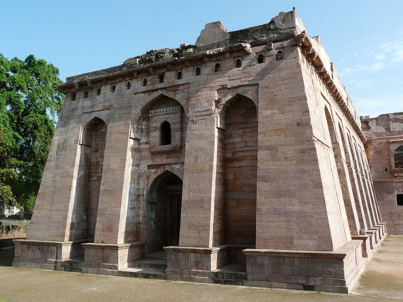 चित्र:Hindola-Mahal-Mandu-7.jpg