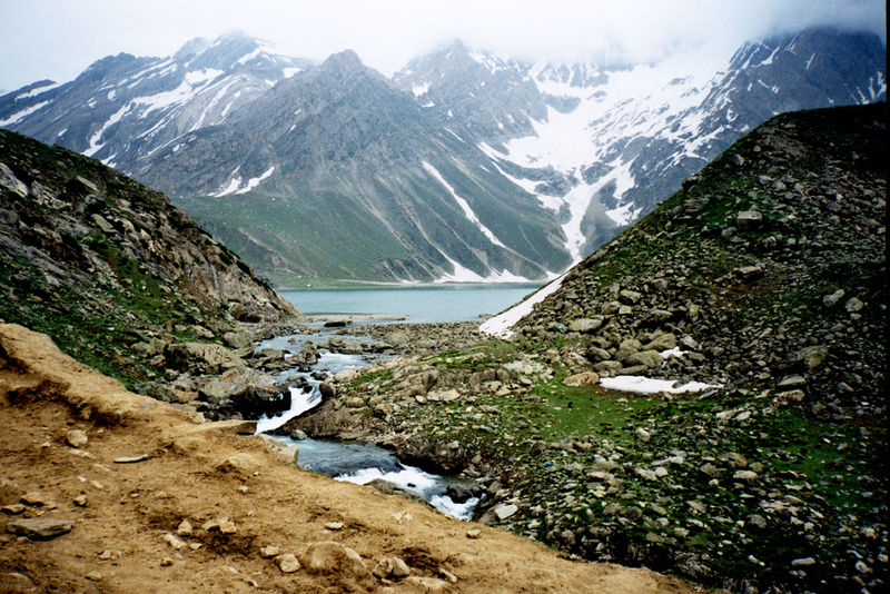चित्र:Sheshnag-Lake-1.jpg