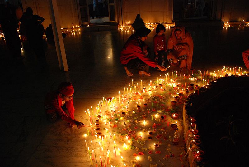 चित्र:Diwali-4.jpg