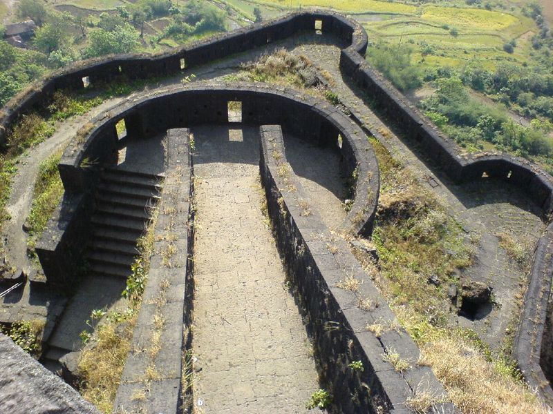 चित्र:Lohagarh-Fort-Lonavala-8.jpg