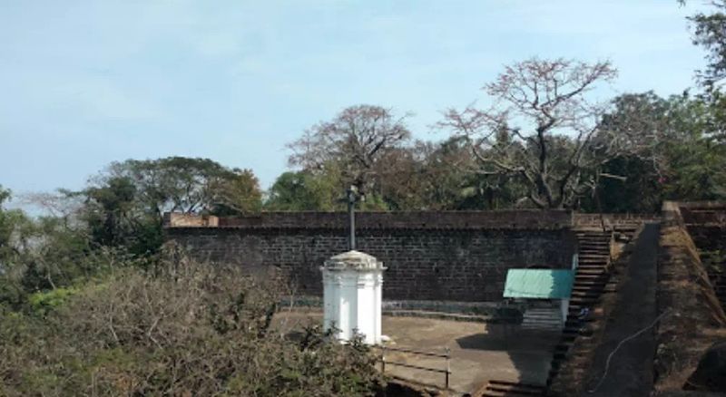 चित्र:Mormugao-Fort.jpg