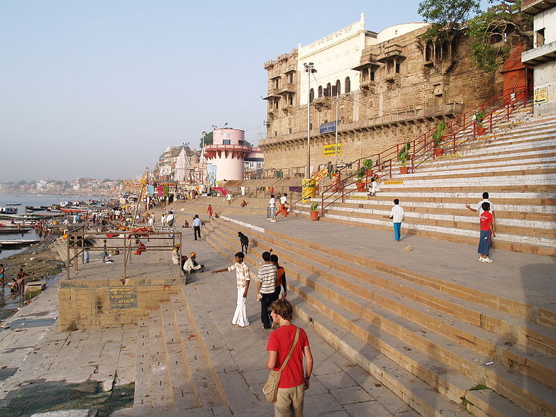 चित्र:Ghat-Varanasi-12.jpg