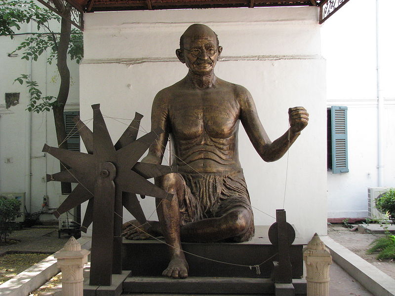 चित्र:Gandhi-Spinning-The-Wheel.jpg