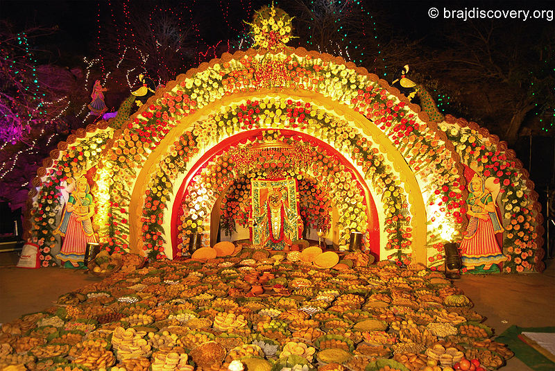 चित्र:Girraj Ji Chappan Bhog Govardhan 2.jpg