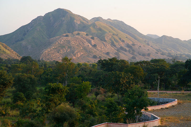 चित्र:Aravalli-Mountains-1.jpg