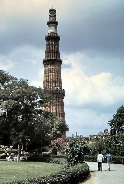चित्र:Qutub-Minar-Delhi.jpg