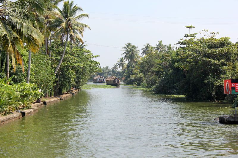 चित्र:House-Boat-Alappuzha 3.jpg
