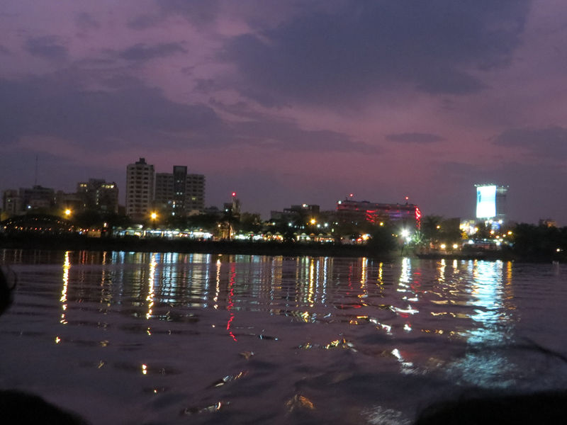 चित्र:Hussain Sagar-5.jpg